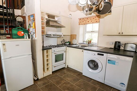 Bwthyn Yr Onnen (ash Cottage)