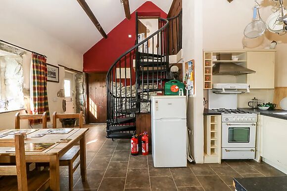 Bwthyn Yr Onnen (ash Cottage)