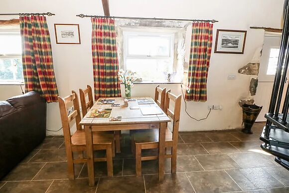 Bwthyn Yr Onnen (ash Cottage)