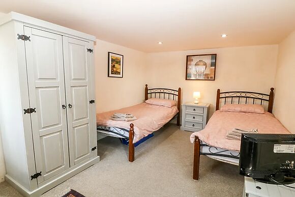 Bwthyn Yr Onnen (ash Cottage)