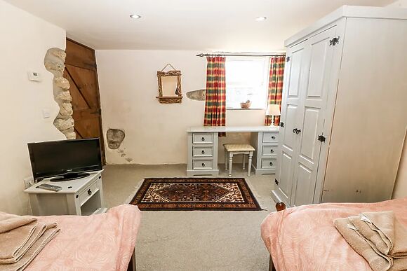 Bwthyn Yr Onnen (ash Cottage)