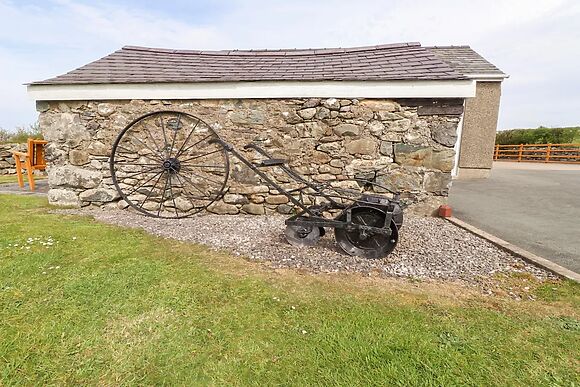 Garreg Wen Isaf Bach