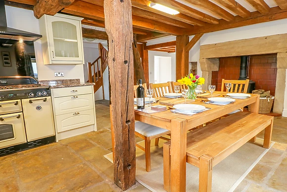Woodthorpe Cruck Cottage