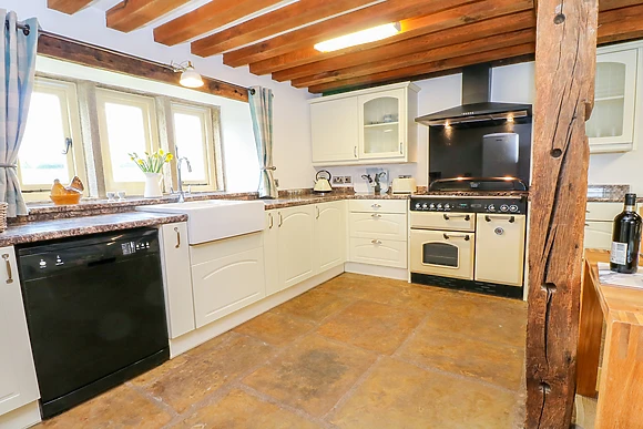 Woodthorpe Cruck Cottage