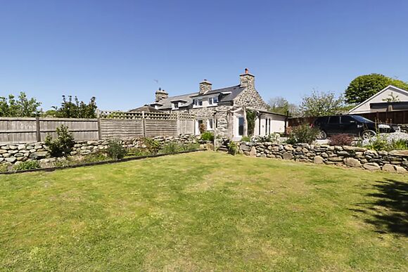 2 Borthwen Cottages