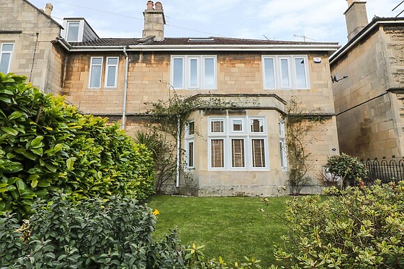 33 Crescent Gardens