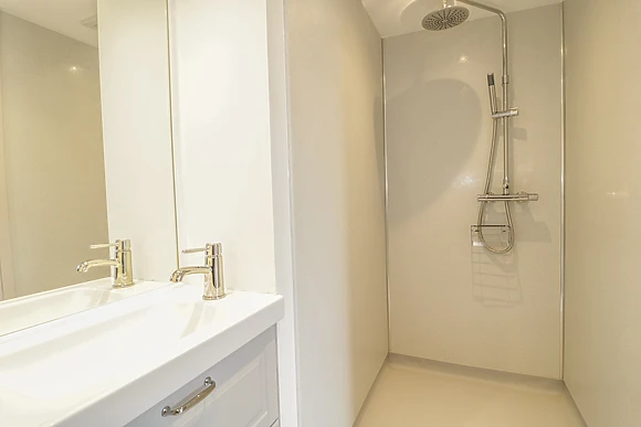 Swan Lodge Castle Farm