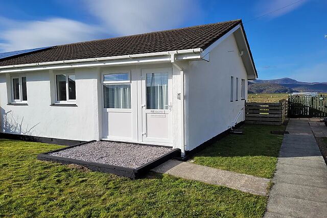 48 Glan Y Mor