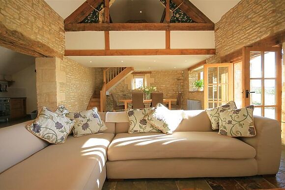 Calcot Peak Barn