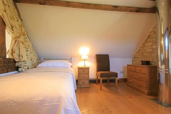 Calcot Peak Barn